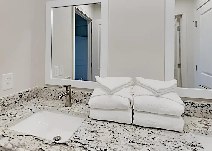 Apartment Sea Glass #201 *